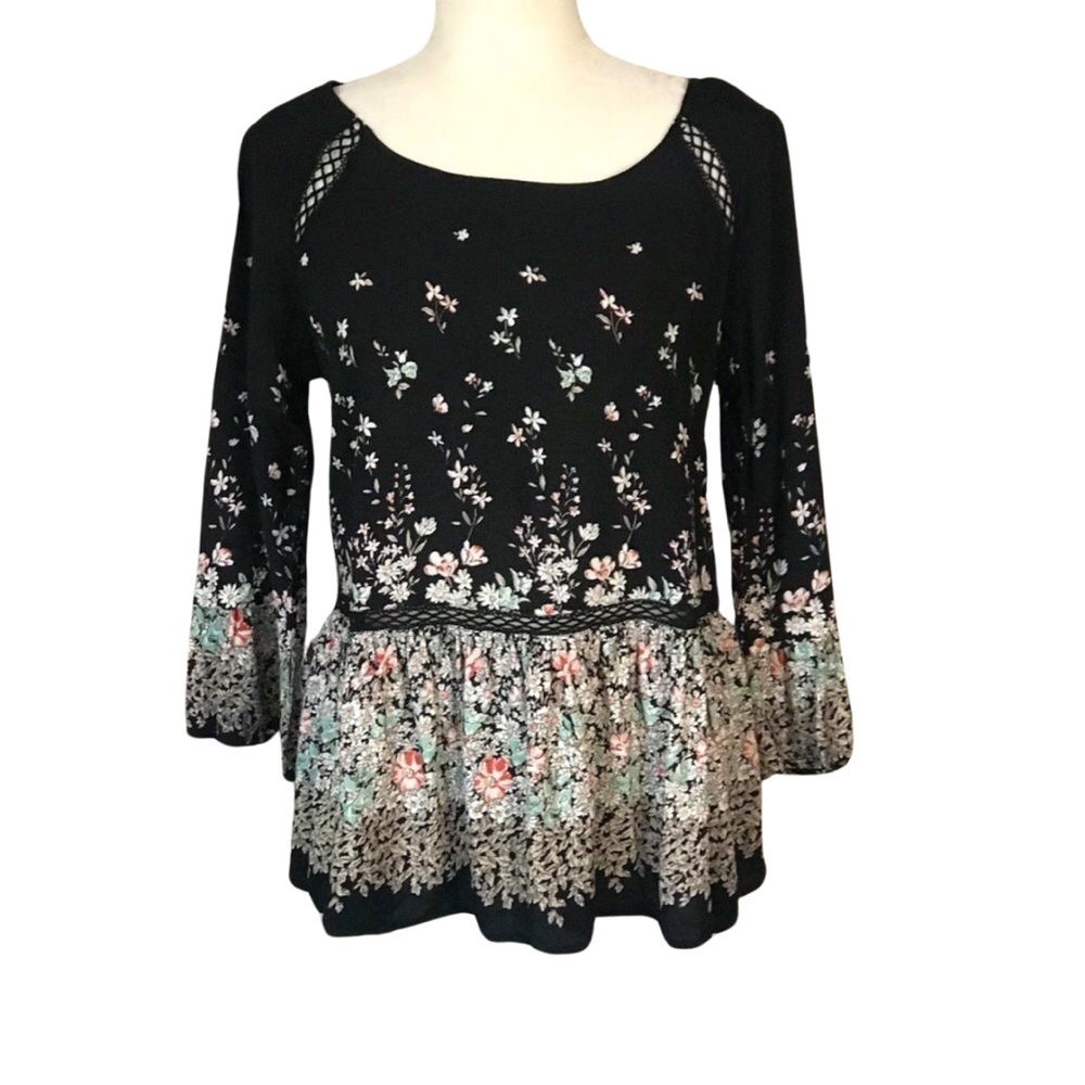 BOUTIQUE ITEM- BEAUTIFUL FLORAL TOP WITH PEPLUM IN BLACK FLORAL, CRISS-CROSS …